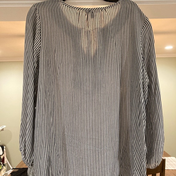 Old Navy Seersucker Blouse - Picture 3 of 3